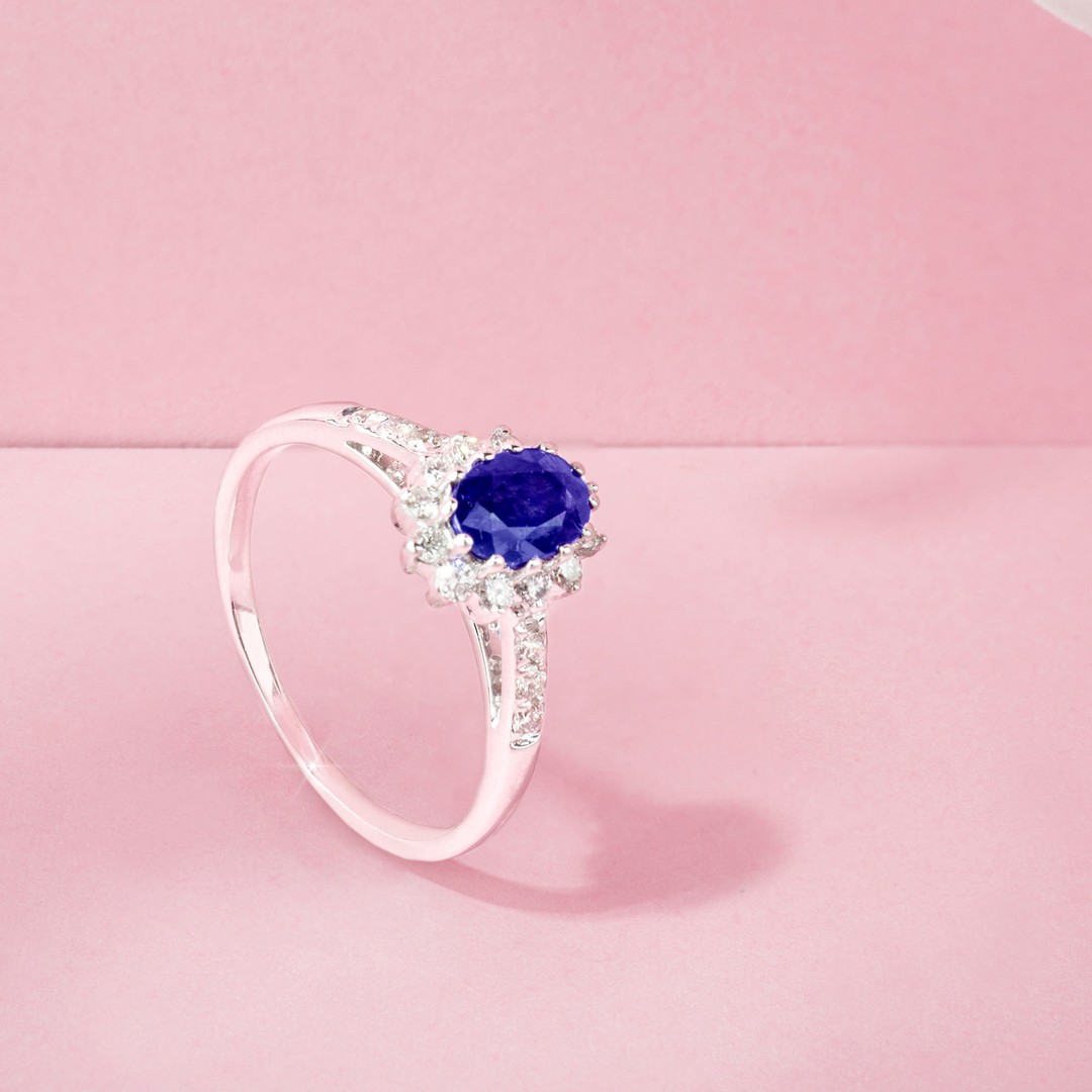 perhiasan untuk batu safir