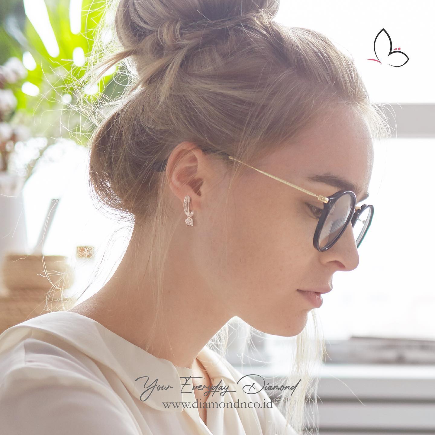 anting emas putih anting emas putih
